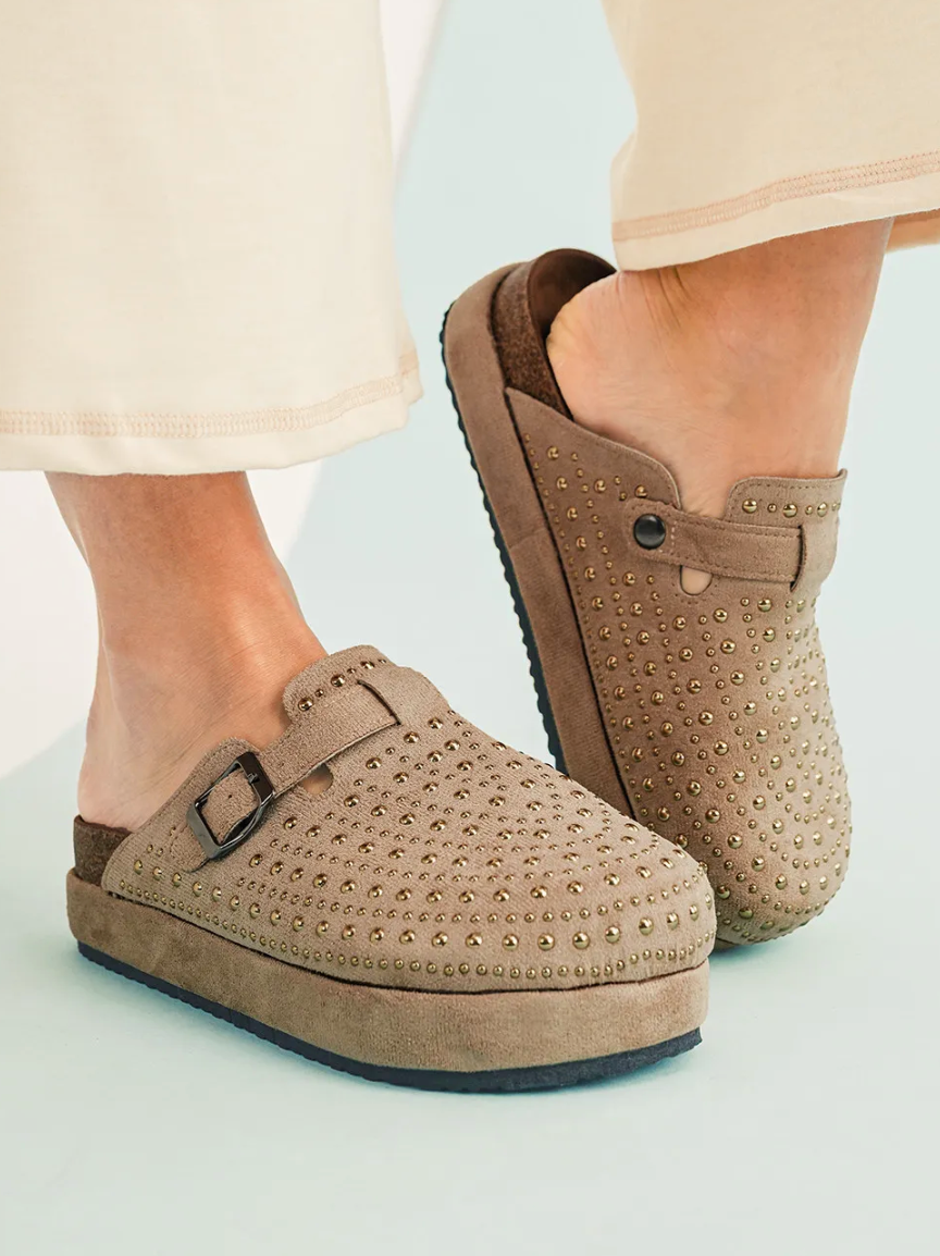 RIVET BUCKLE CLOSED TOE PLATFORM SHOES